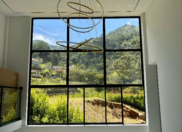 Ventanas en aluminio: elegancia, luz y diseño que elevan tus espacios