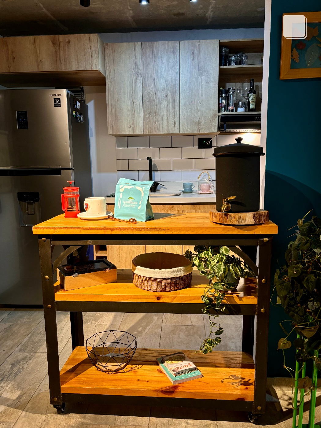 Transforma tu cocina en un espacio con carácter, donde cada detalle suma estilo y funcionalidad desde el primer vistazo.